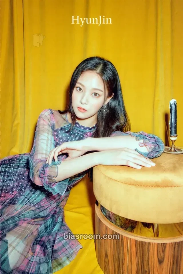 HyunJin LOONA [&] K-pop photocard