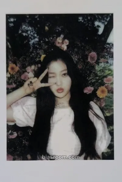 Choerry Flip That Photocard - LOONA - LOONA K-pop photocard