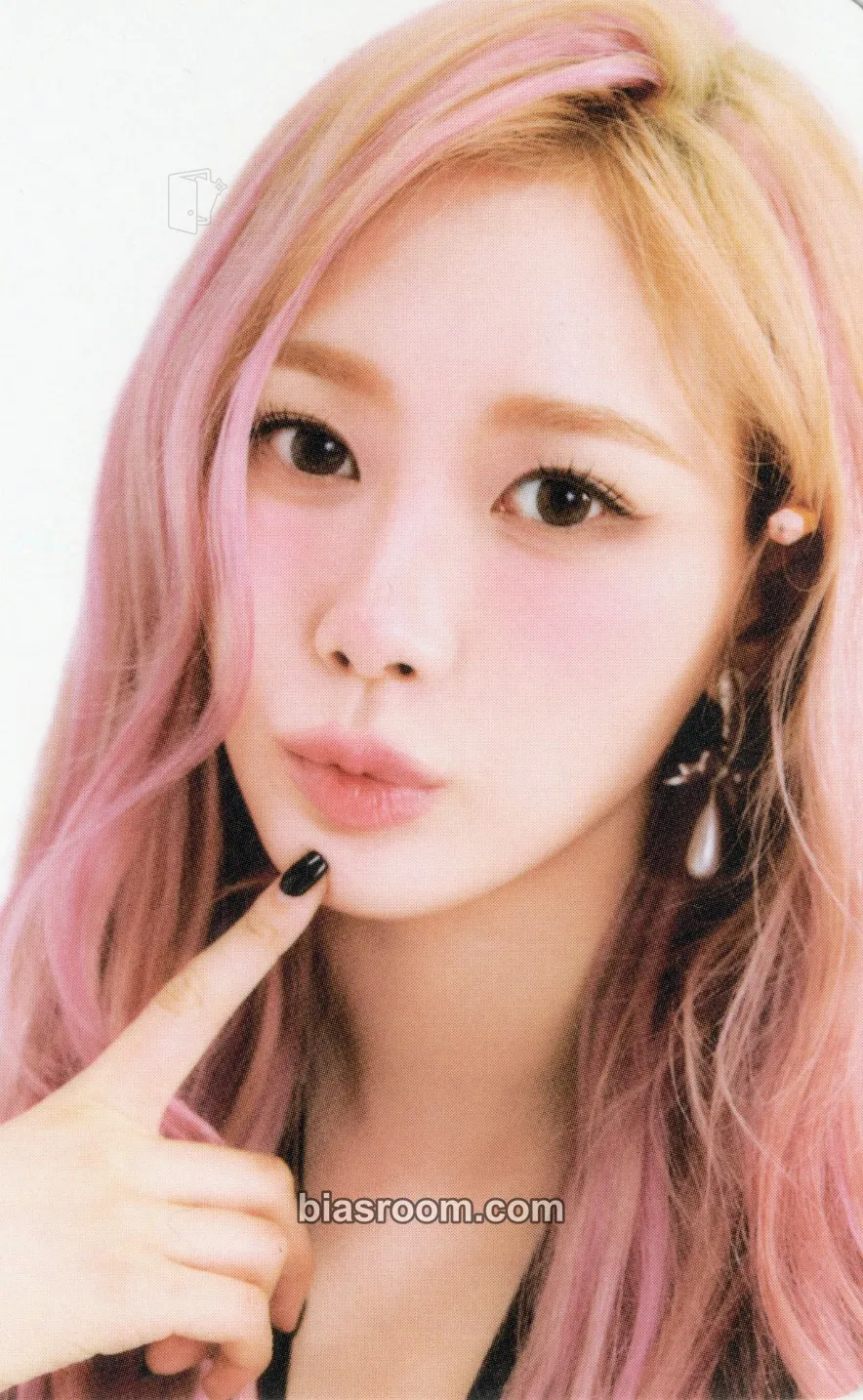 Giselle Season's Greetings (2025) Photocard - aespa - aespa K-pop photocard