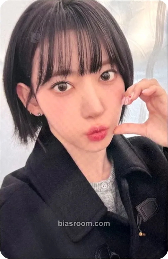 Sakura Easy Crazy Hot Tour Encore (2025/26) Photocard - LE SSERAFIM - LE SSERAFIM K-pop photocard