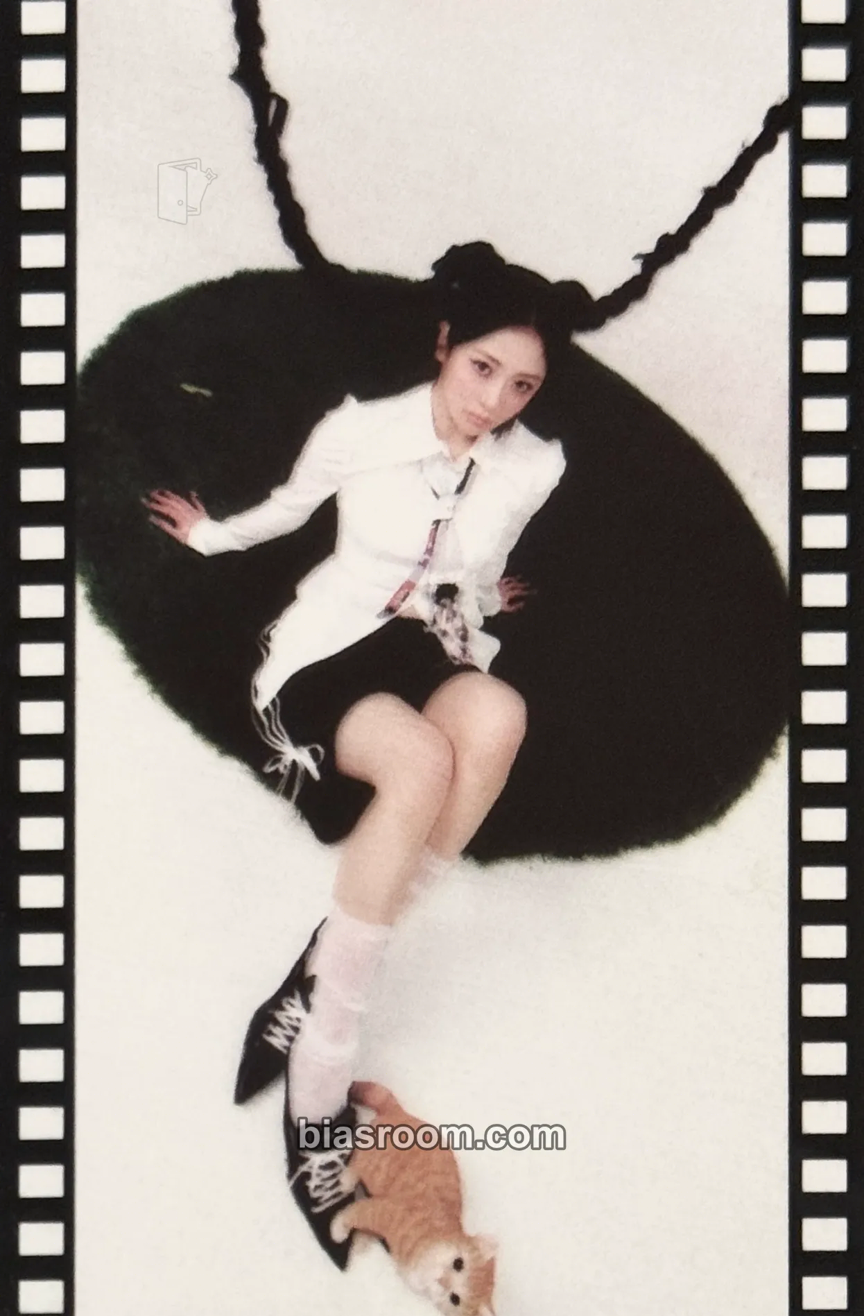 Huh Yunjin CRAZY Photocard - LE SSERAFIM - LE SSERAFIM K-pop photocard