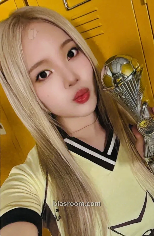 Soojin Bliss Photocard - Weeekly - Weeekly K-pop photocard
