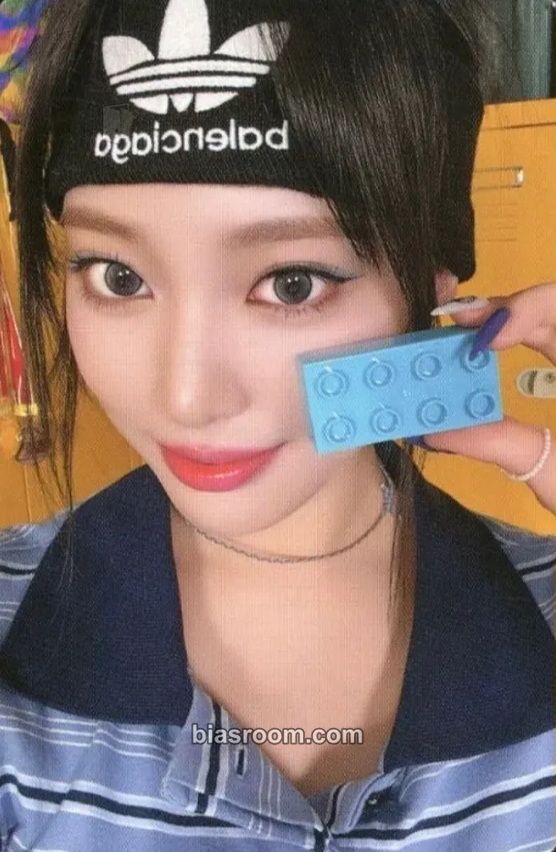 Zoa Bliss Photocard - Weeekly - Weeekly K-pop photocard
