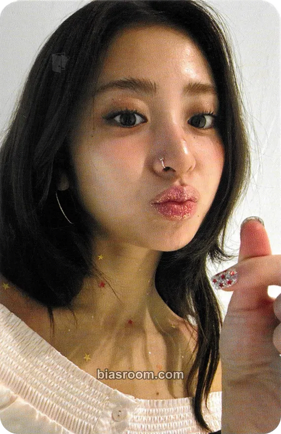 Huh Yunjin CRAZY Photocard - LE SSERAFIM - LE SSERAFIM K-pop photocard