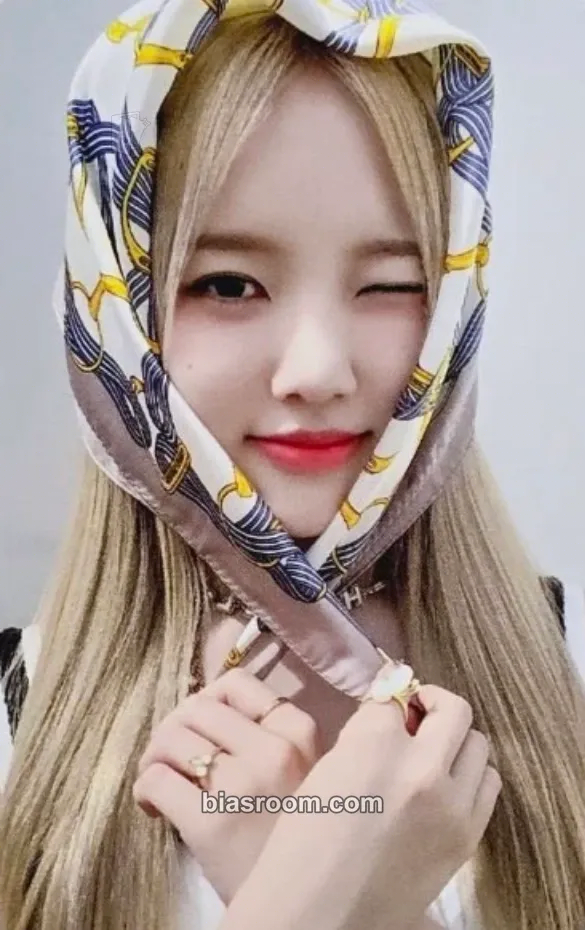 Soojin Bliss Photocard - Weeekly - Weeekly K-pop photocard
