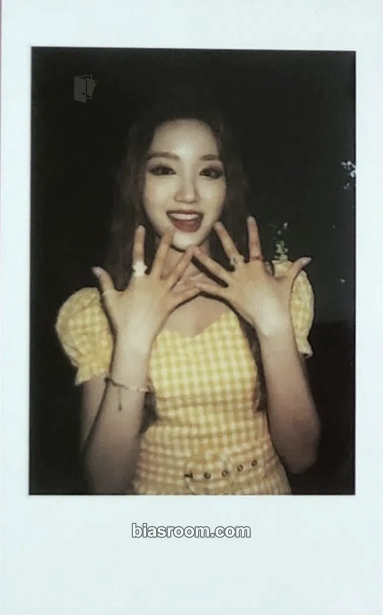 Go Won Flip That Photocard - LOONA - LOONA K-pop photocard