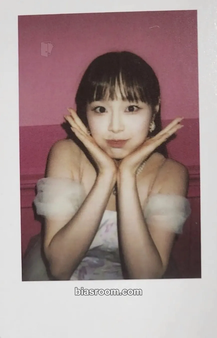 Chuu Flip That Photocard - LOONA - LOONA K-pop photocard