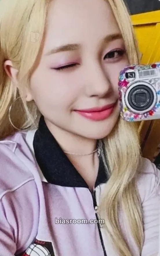 Jihan Bliss Photocard - Weeekly - Weeekly K-pop photocard