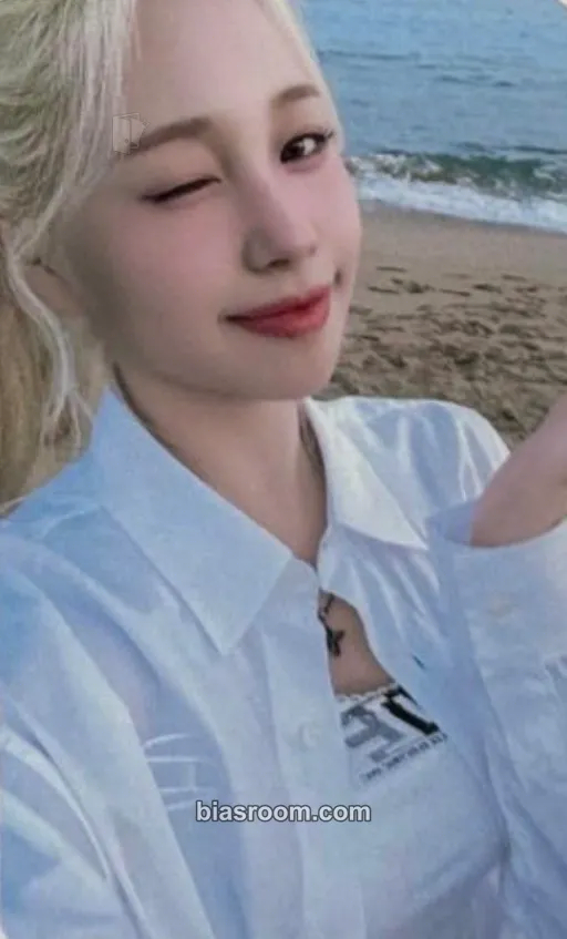 Jihan Bliss Photocard - Weeekly - Weeekly K-pop photocard