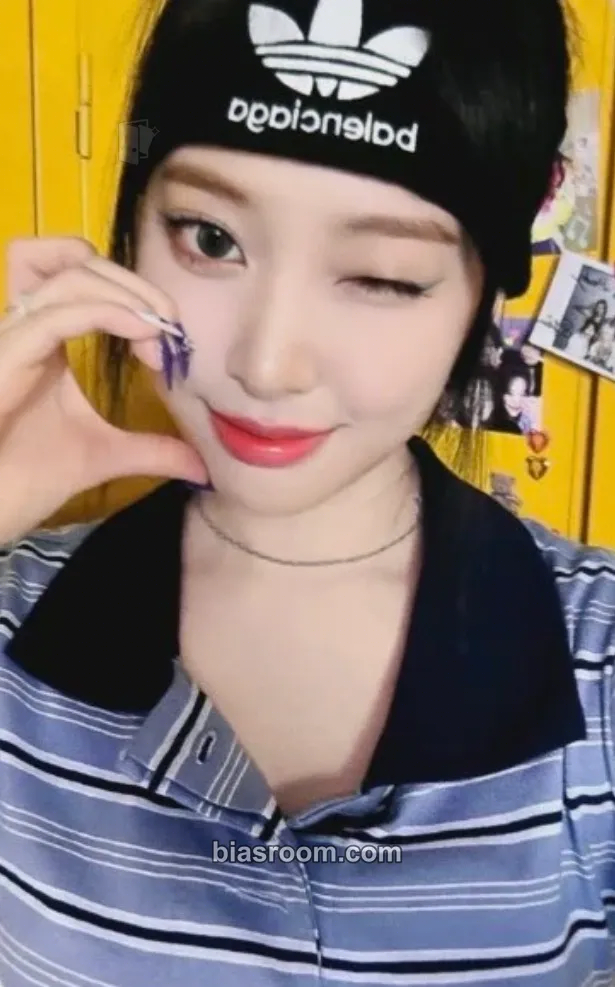 Zoa Bliss Photocard - Weeekly - Weeekly K-pop photocard