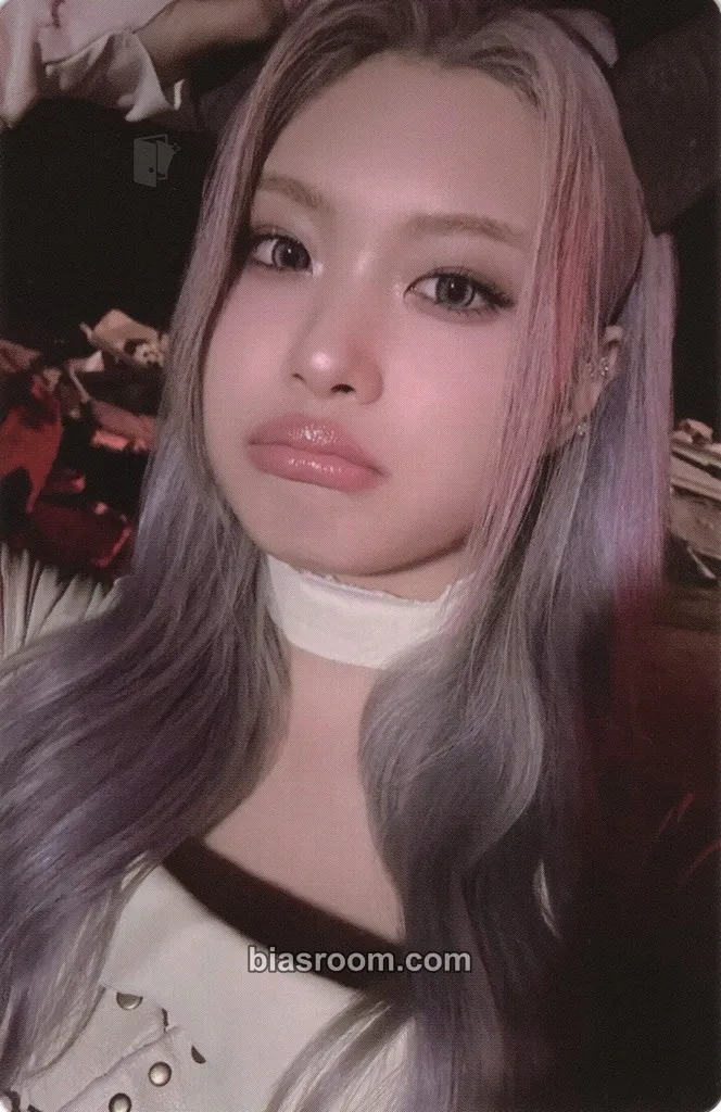 Swan HEADWAY Photocard - PURPLE KISS - PURPLE KISS K-pop photocard