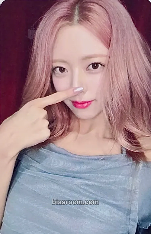 Yuna Girls Will Be Girls Photocard - ITZY - ITZY K-pop photocard