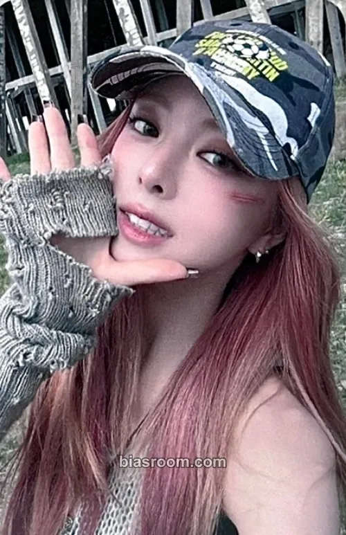 Yuna Girls Will Be Girls Photocard - ITZY - ITZY K-pop photocard