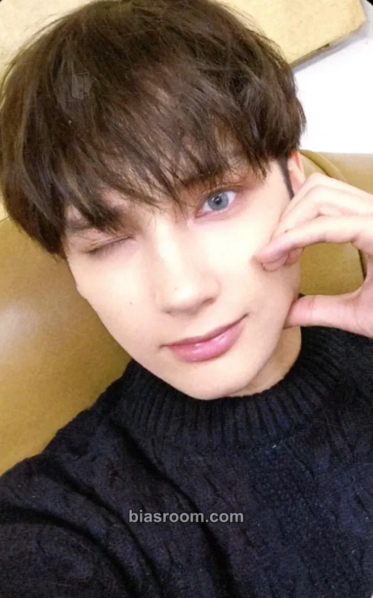 Huening Kai The Star Chapter: Sanctuary Photocard - TOMORROW X TOGETHER - TOMORROW X TOGETHER K-pop photocard