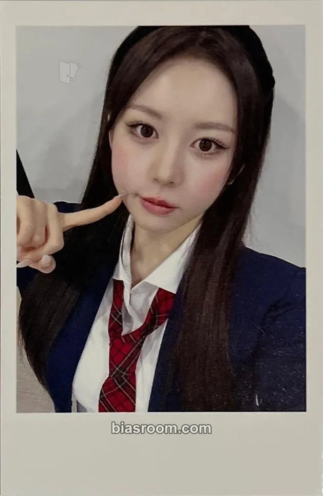 Hyerin Beyond Beauty Photocard - tripleS - tripleS K-pop photocard