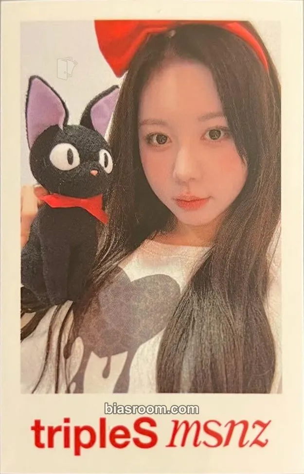 Hyerin Beyond Beauty Photocard - tripleS - tripleS K-pop photocard