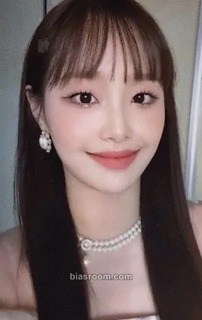 Chuu Flip That Photocard - LOONA - LOONA K-pop photocard