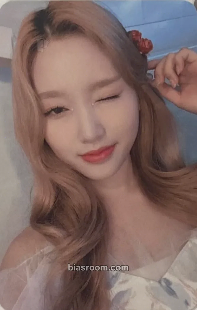 Go Won Flip That Photocard - LOONA - LOONA K-pop photocard