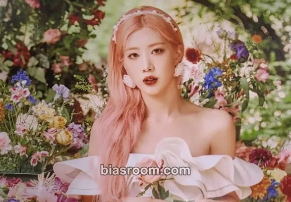 Kim Lip Flip That Photocard - LOONA - LOONA K-pop photocard