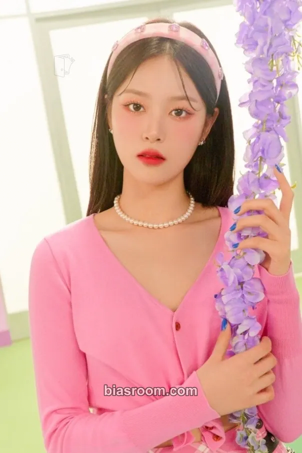 HyunJin Flip That Photocard - LOONA - LOONA K-pop photocard