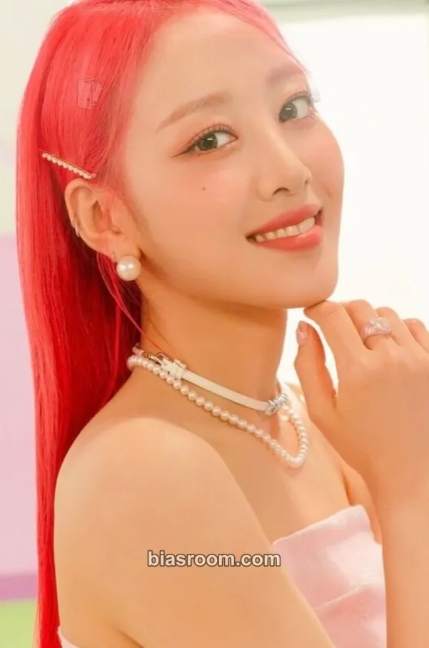 Yves Flip That Photocard - LOONA - LOONA K-pop photocard