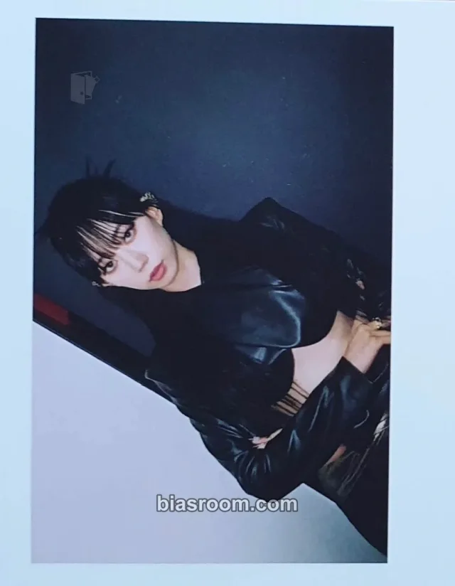 Secret Number - Zuu - Doomchita Album album inclusion polaroid