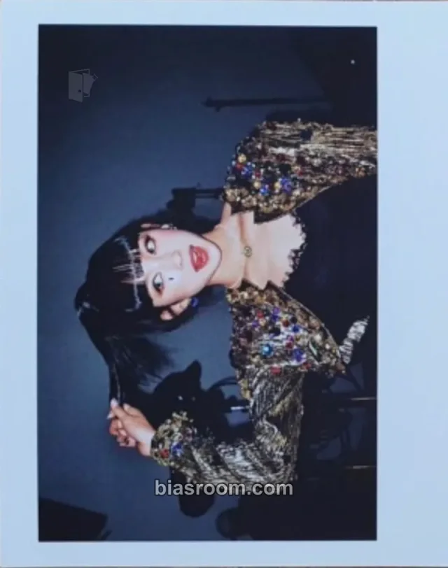 Secret Number - Dita - Doomchita  Album album inclusion polaroid