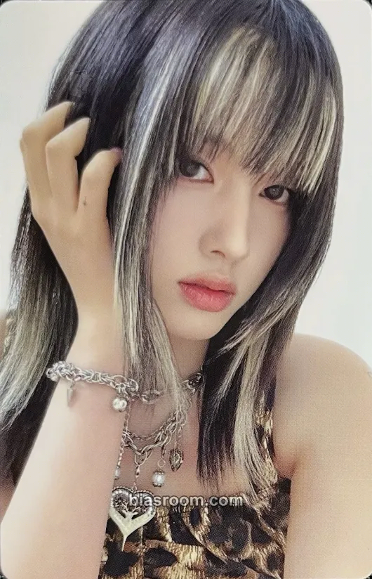 Yoon Metamorphic Photocard - STAYC - STAYC K-pop photocard