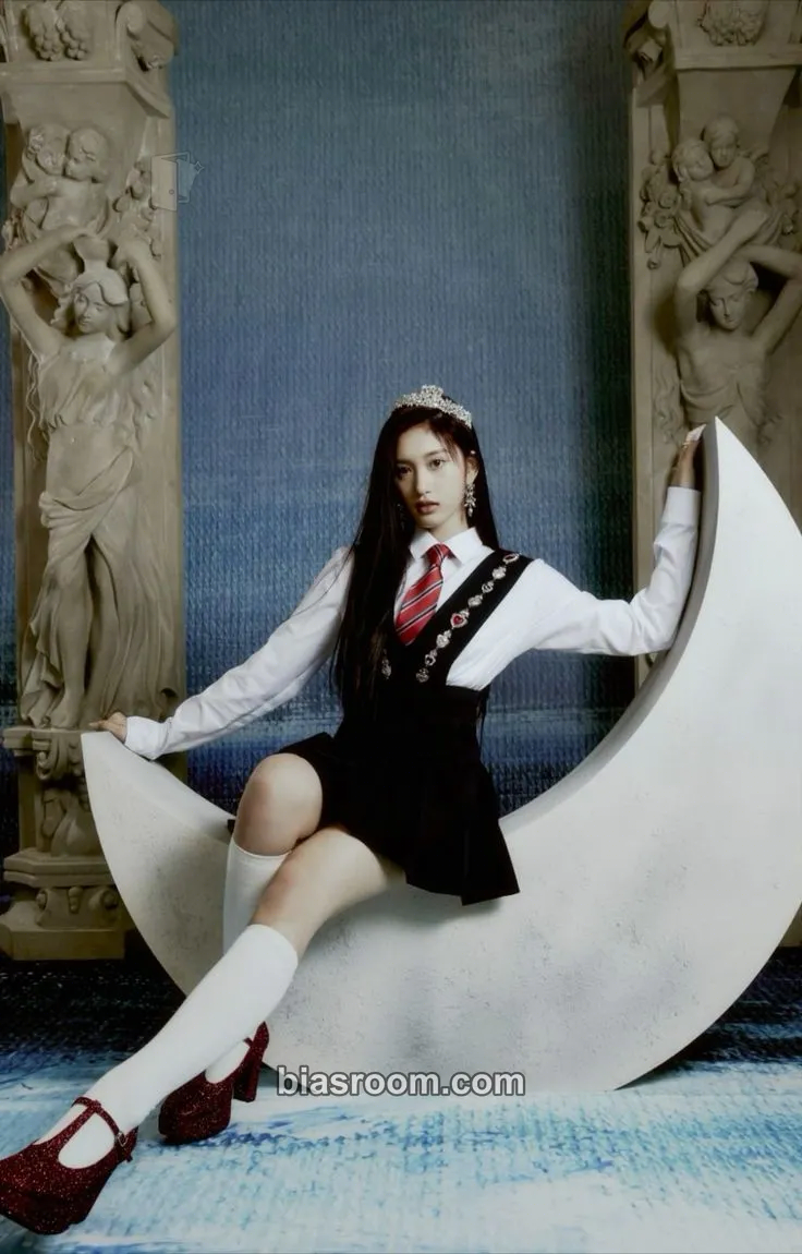 Leeseo LOVE DIVE Photocard - IVE - IVE K-pop photocard