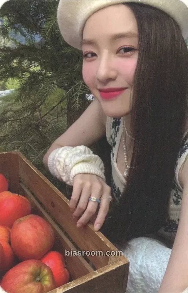 Red Velvet - Irene - 2022 Winter SMTOWN : SMCU PALACE Album album photocard membership card version
