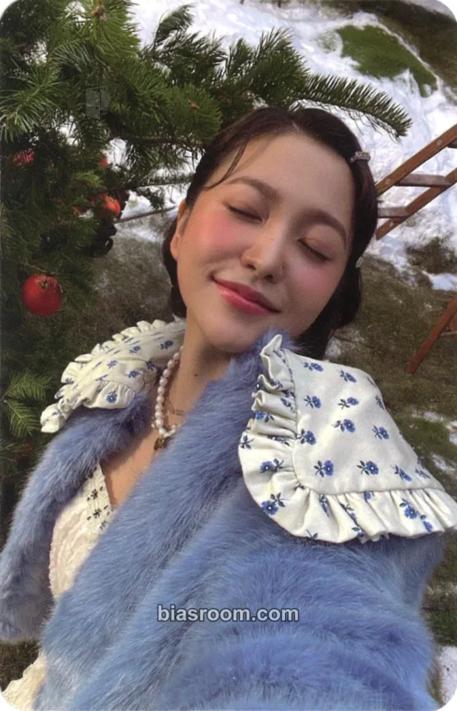 Yeri Red Velvet 2022 Winter SMTOWN : SMCU PALACE K-pop photocard