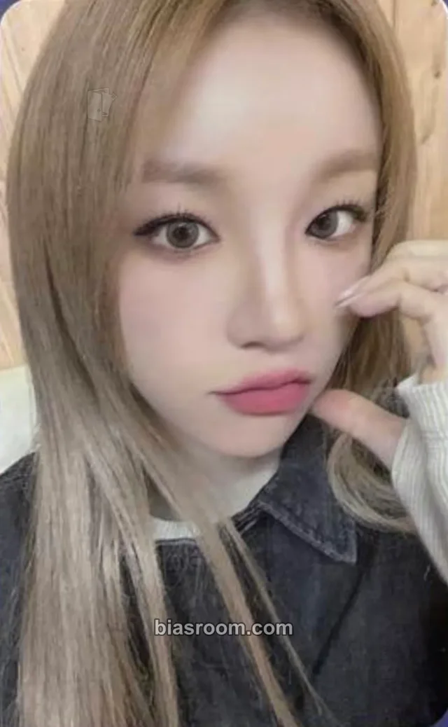 i-dle - Yuqi - Frank Burger x (G)I-DLE Other photocard set round 2 brand collaboration