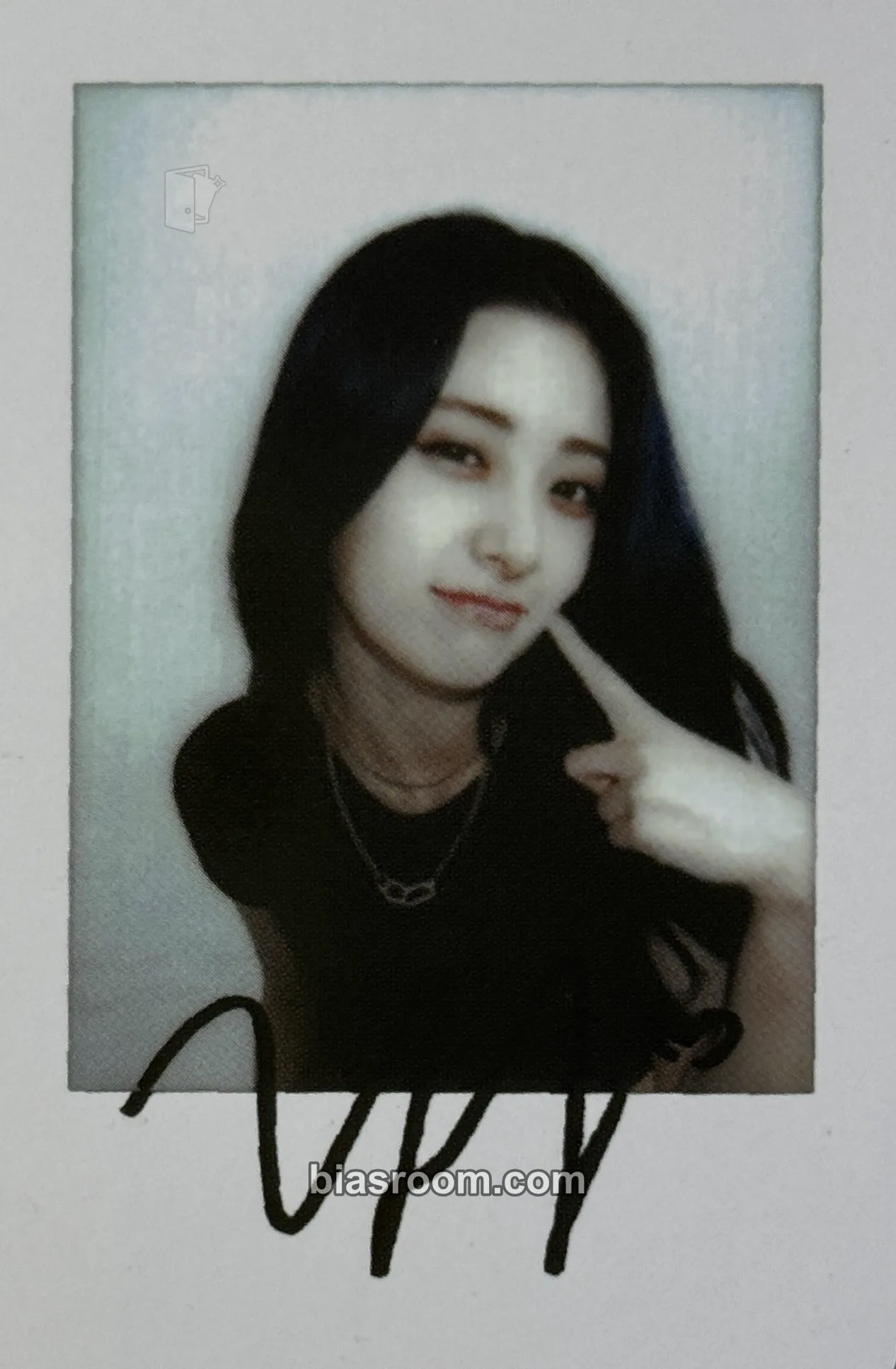 Huh Yunjin CRAZY Photocard - LE SSERAFIM - LE SSERAFIM K-pop photocard