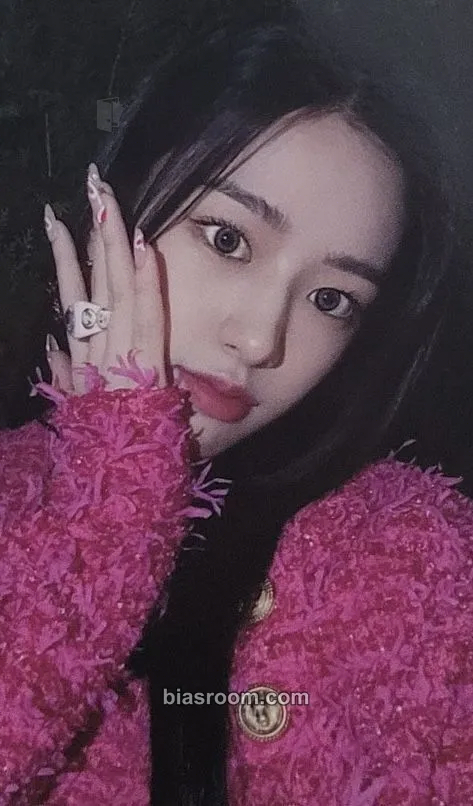 Yujin LOVE DIVE Photocard - IVE - IVE K-pop photocard