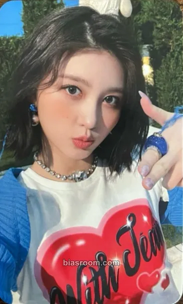Gaeul LOVE DIVE Photocard - IVE - IVE K-pop photocard