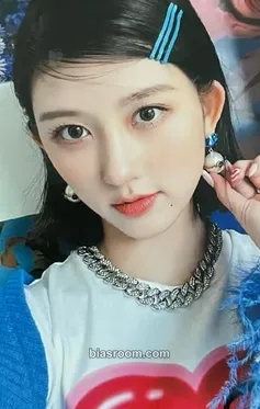 Gaeul LOVE DIVE Photocard - IVE - IVE K-pop photocard