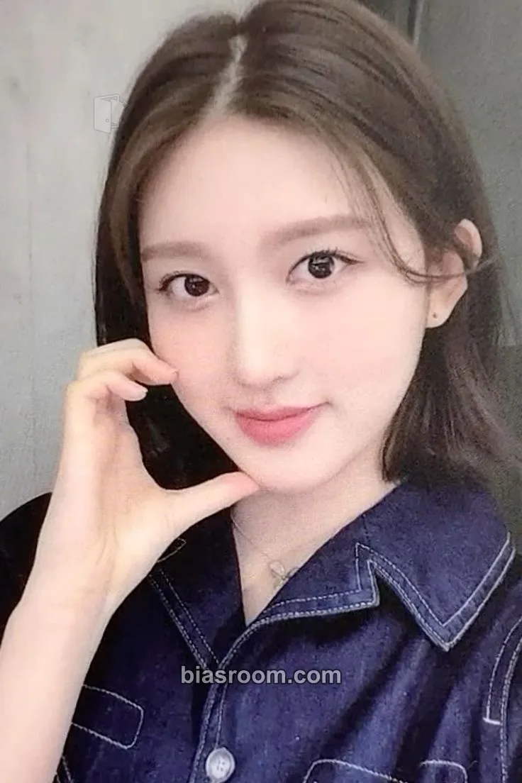Gaeul LOVE DIVE Photocard - IVE - IVE K-pop photocard