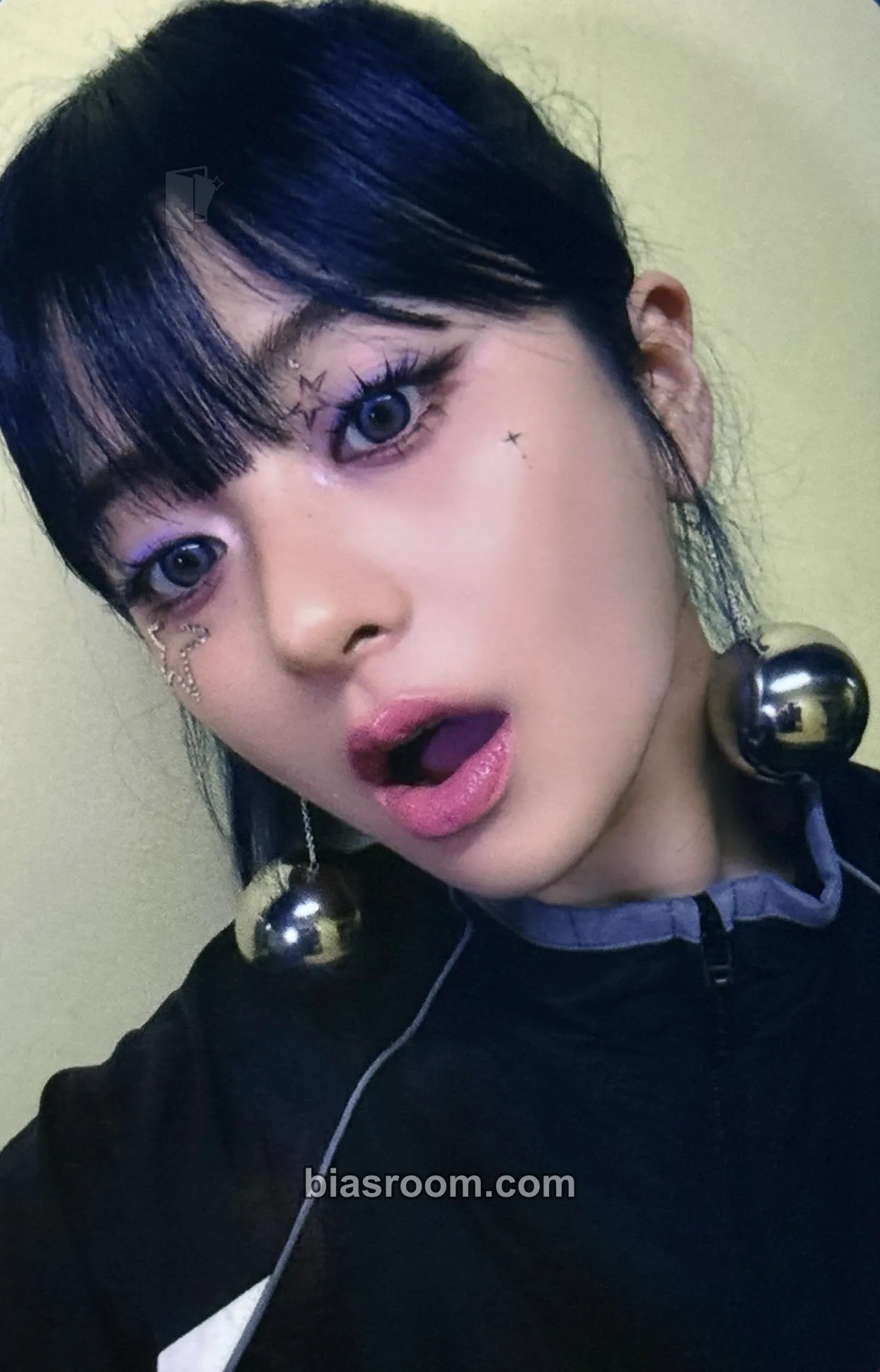 Huh Yunjin CRAZY Photocard - LE SSERAFIM - LE SSERAFIM K-pop photocard