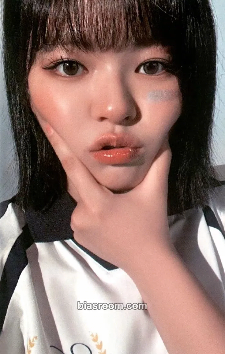 Jeongyeon HOME 9ROUND (9th Anniversary) Photocard - TWICE - TWICE K-pop photocard