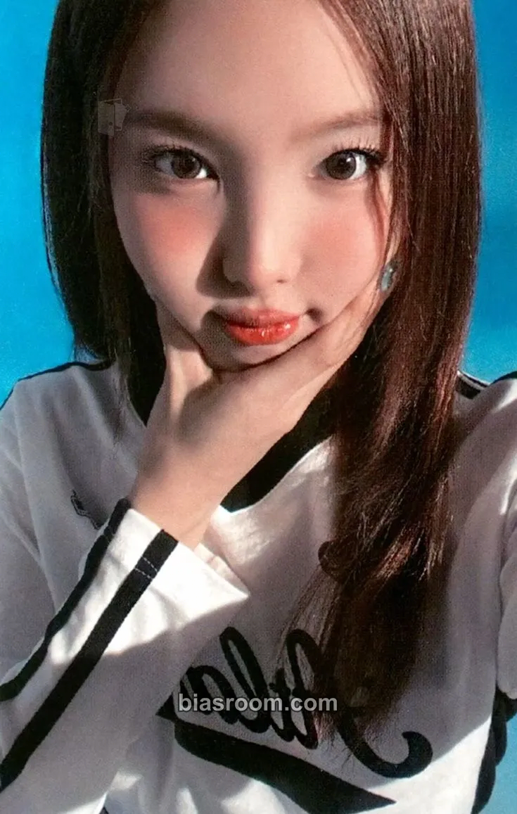 Nayeon HOME 9ROUND (9th Anniversary) Photocard - TWICE - TWICE K-pop photocard