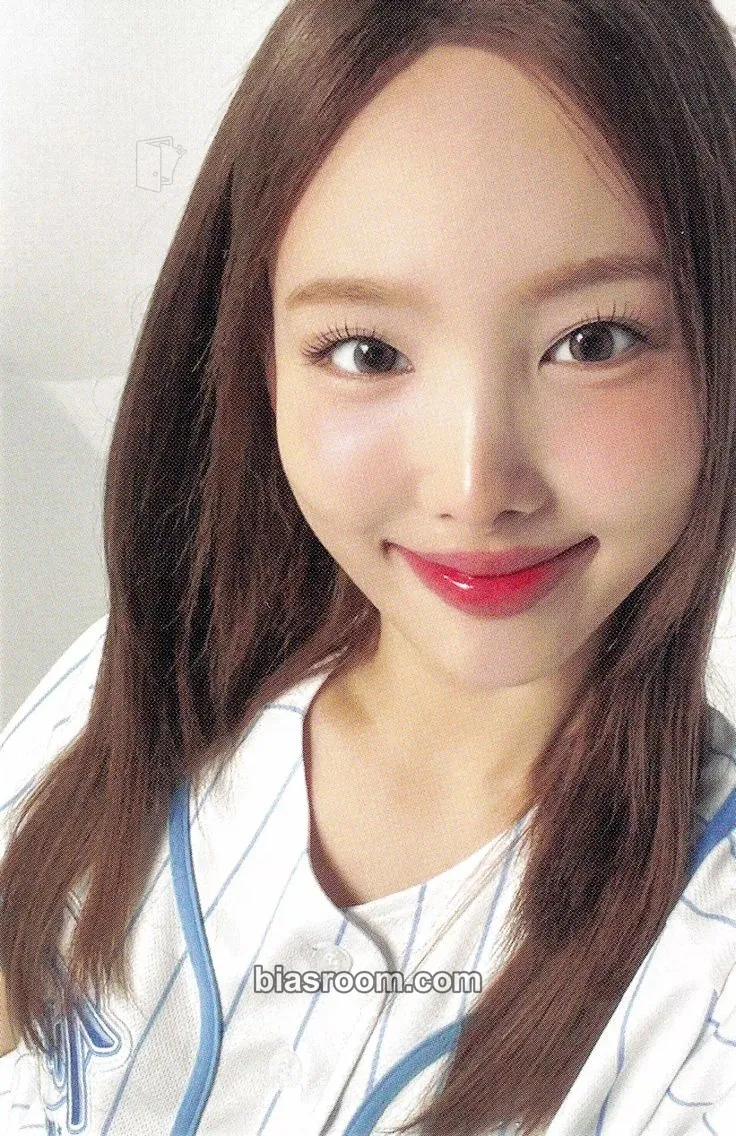 Nayeon HOME 9ROUND (9th Anniversary) Photocard - TWICE - TWICE K-pop photocard