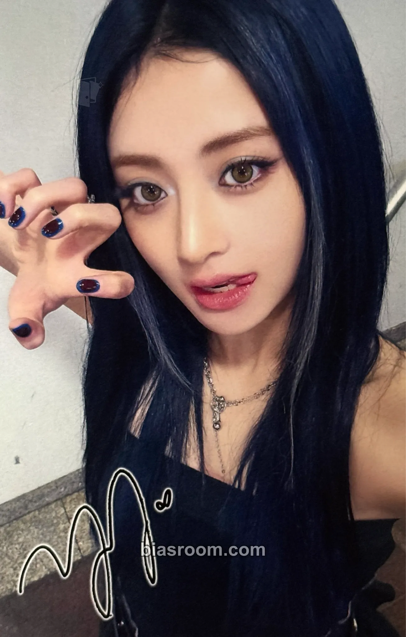 Huh Yunjin CRAZY Photocard - LE SSERAFIM - LE SSERAFIM K-pop photocard