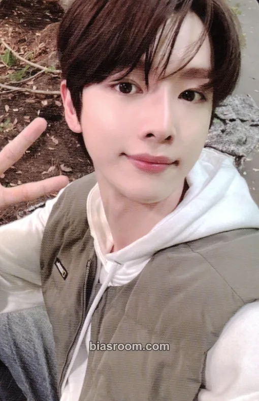 Sungchan On The Sing Street Pop-up Photocard - RIIZE - RIIZE K-pop photocard