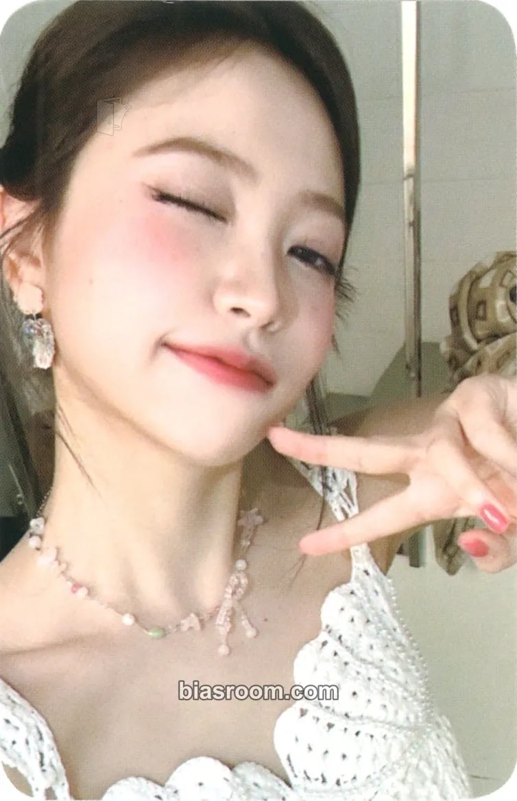 Yeri 2025 Season's Greeting Photocard - Red Velvet - Red Velvet K-pop photocard