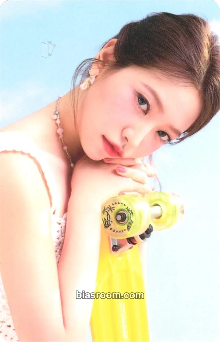 Yeri 2025 Season's Greeting Photocard - Red Velvet - Red Velvet K-pop photocard