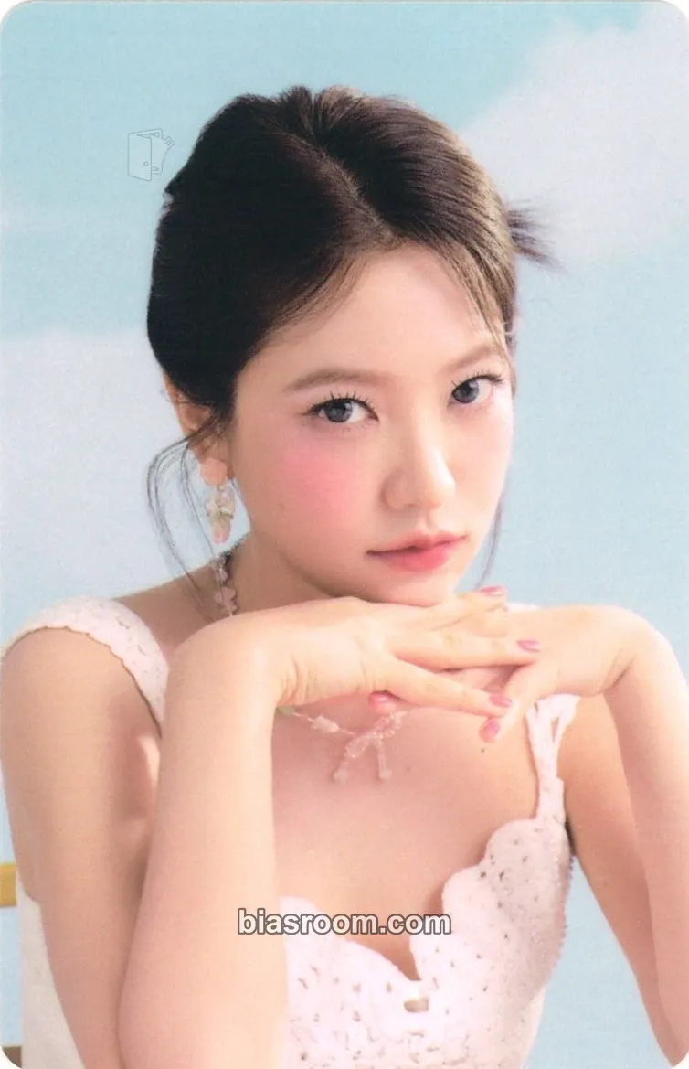 Yeri 2025 Season's Greeting Photocard - Red Velvet - Red Velvet K-pop photocard