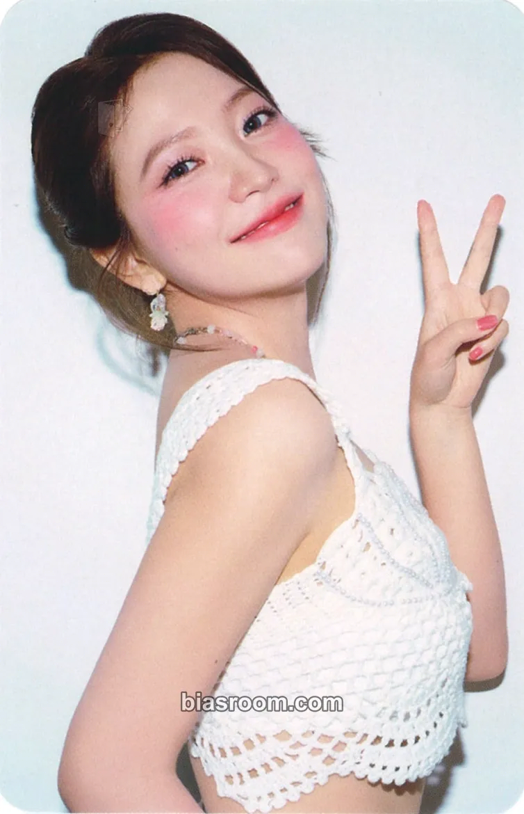 Yeri 2025 Season's Greeting Photocard - Red Velvet - Red Velvet K-pop photocard