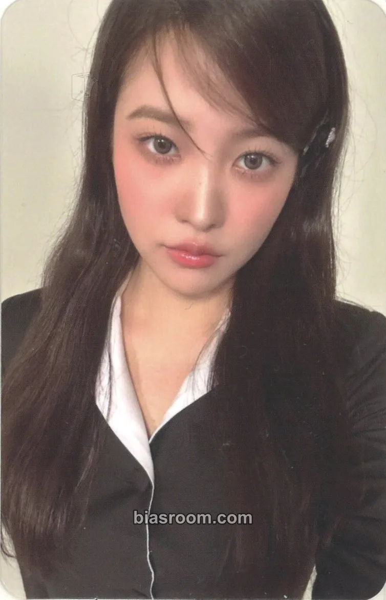 Yeri 2024 Season's Greetings Photocard - Red Velvet - Red Velvet K-pop photocard