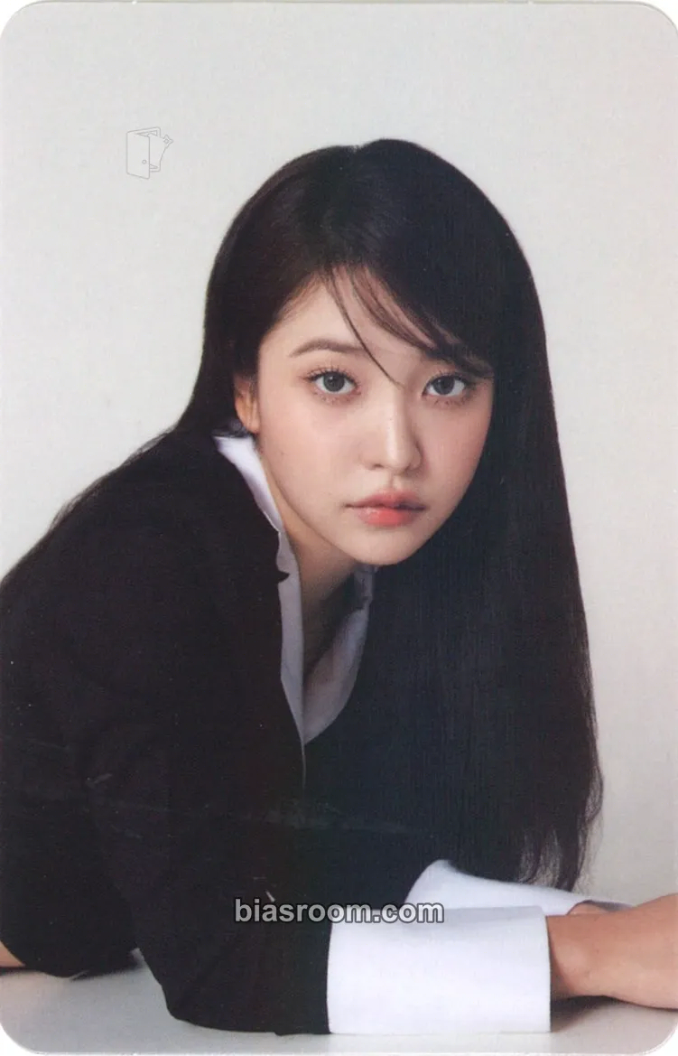 Yeri 2024 Season's Greetings Photocard - Red Velvet - Red Velvet K-pop photocard