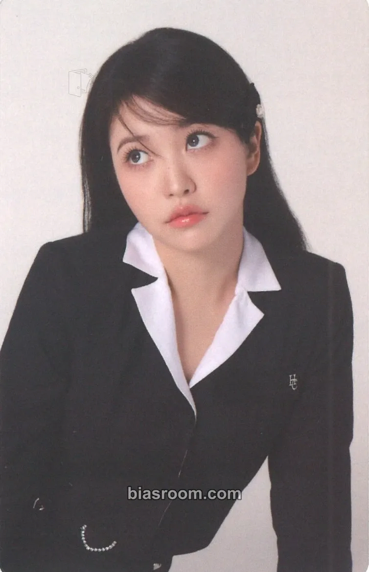 Yeri 2024 Season's Greetings Photocard - Red Velvet - Red Velvet K-pop photocard